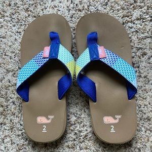 Vineyard Vines girls whale flip-flops- Size 2-